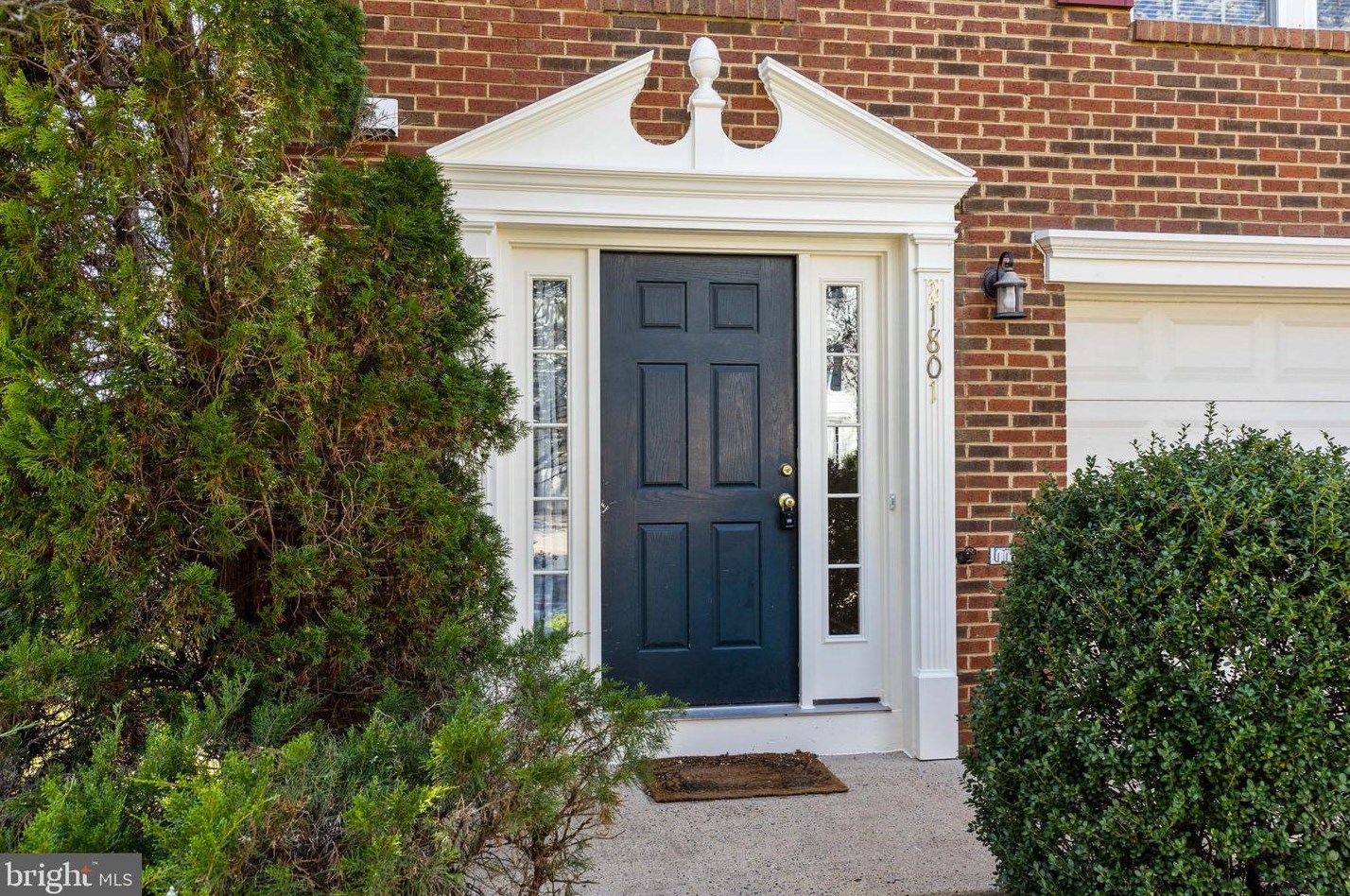 21801 Willesden Jct Ter, Dulles VA  20166-9275 exterior