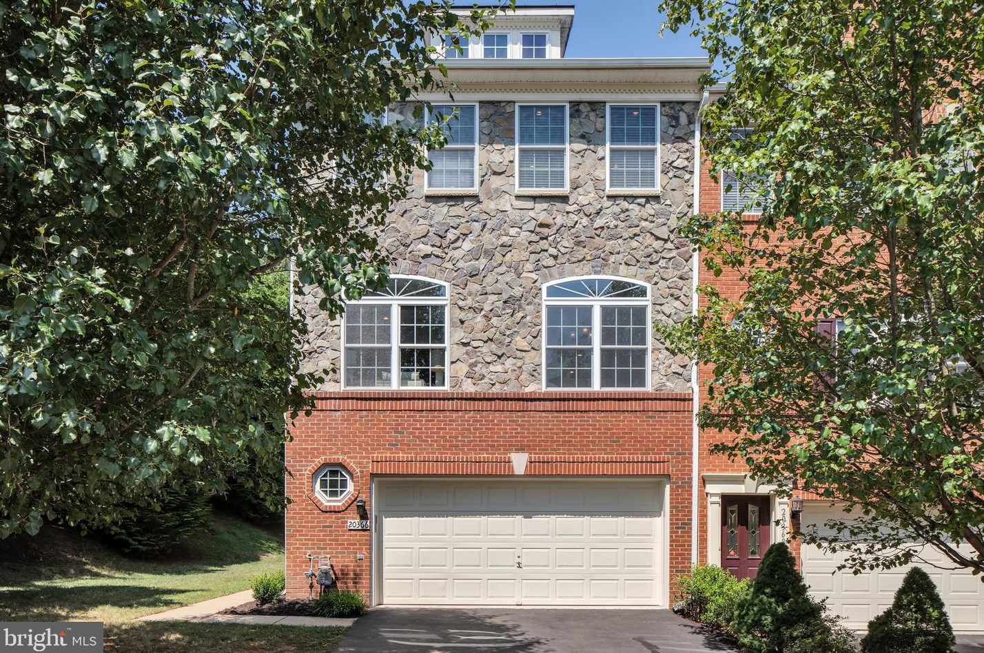 20366 Center Brook Sq, Dulles VA  20165-5183 exterior