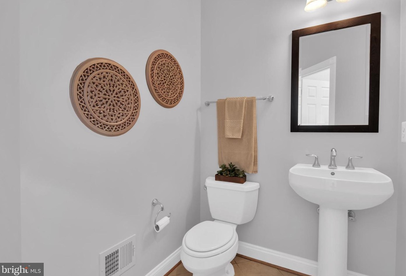 20366 Center Brook Sq, Dulles VA  20165-5183 exterior