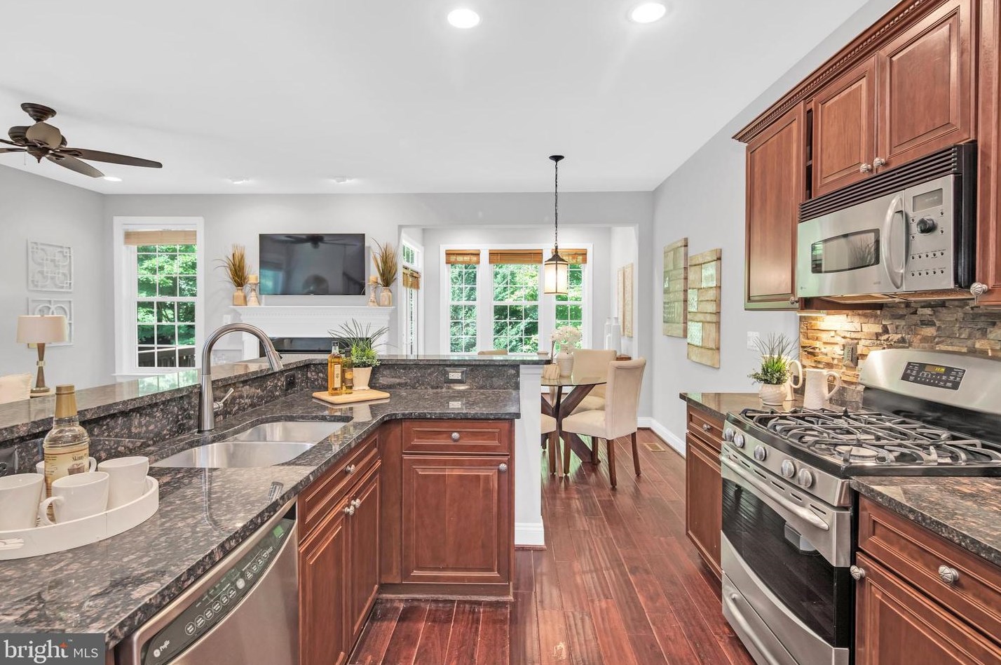 20366 Center Brook Sq, Dulles VA  20165-5183 exterior