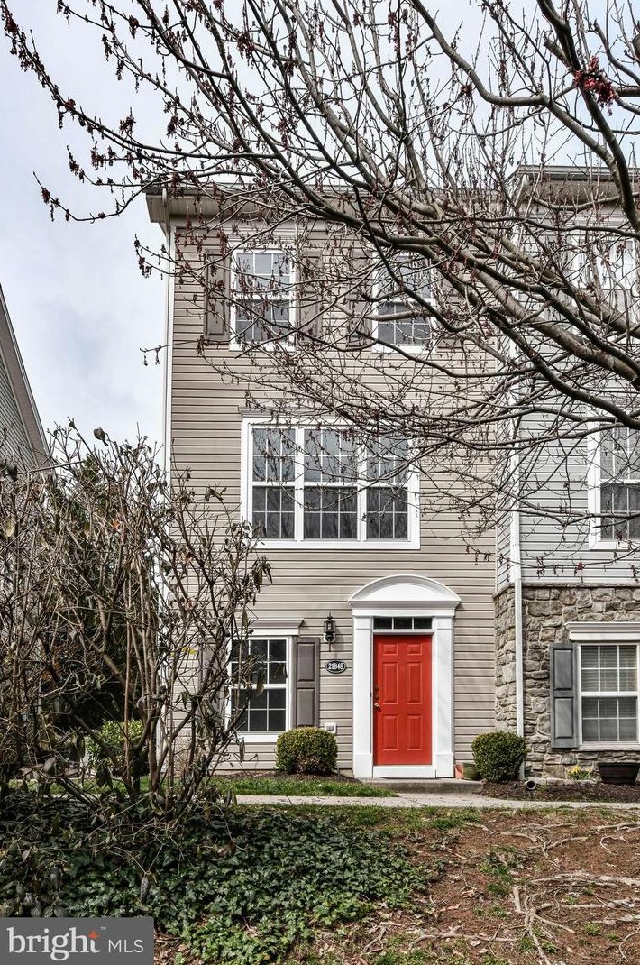 21848 Goodwood Ter, Ashburn VA  20147-6726 exterior