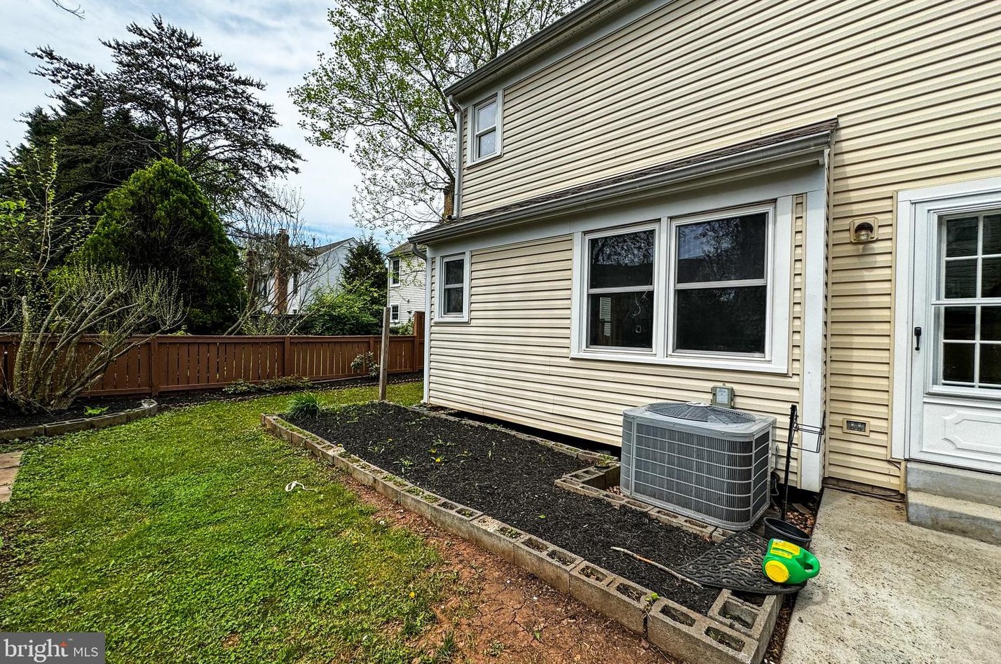 21066 Hawthorne Ct, Dulles VA  20164-2431 exterior