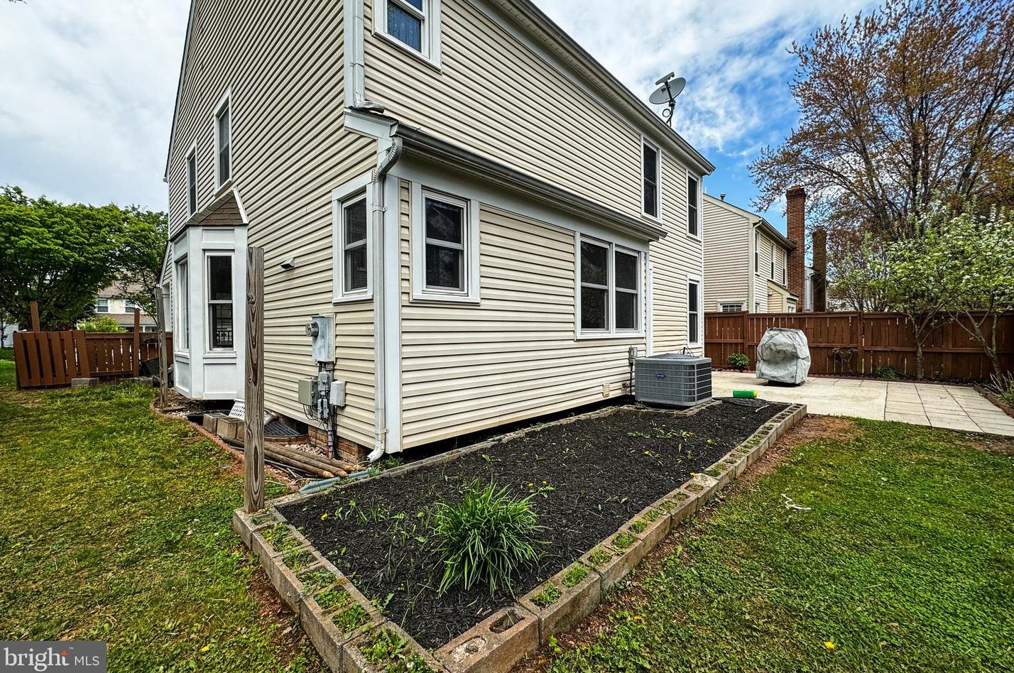 21066 Hawthorne Ct, Dulles VA  20164-2431 exterior