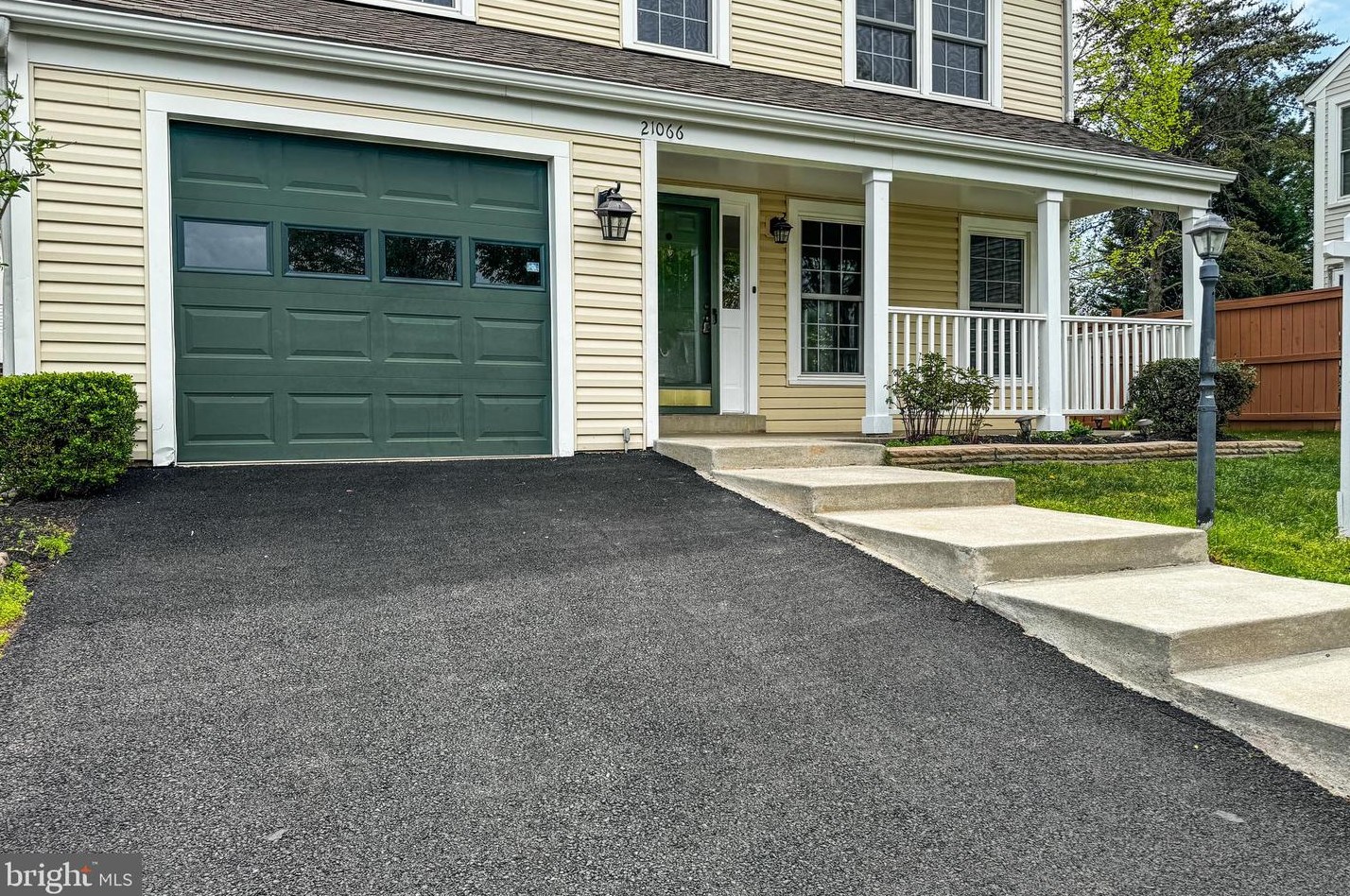 21066 Hawthorne Ct, Dulles VA  20164-2431 exterior