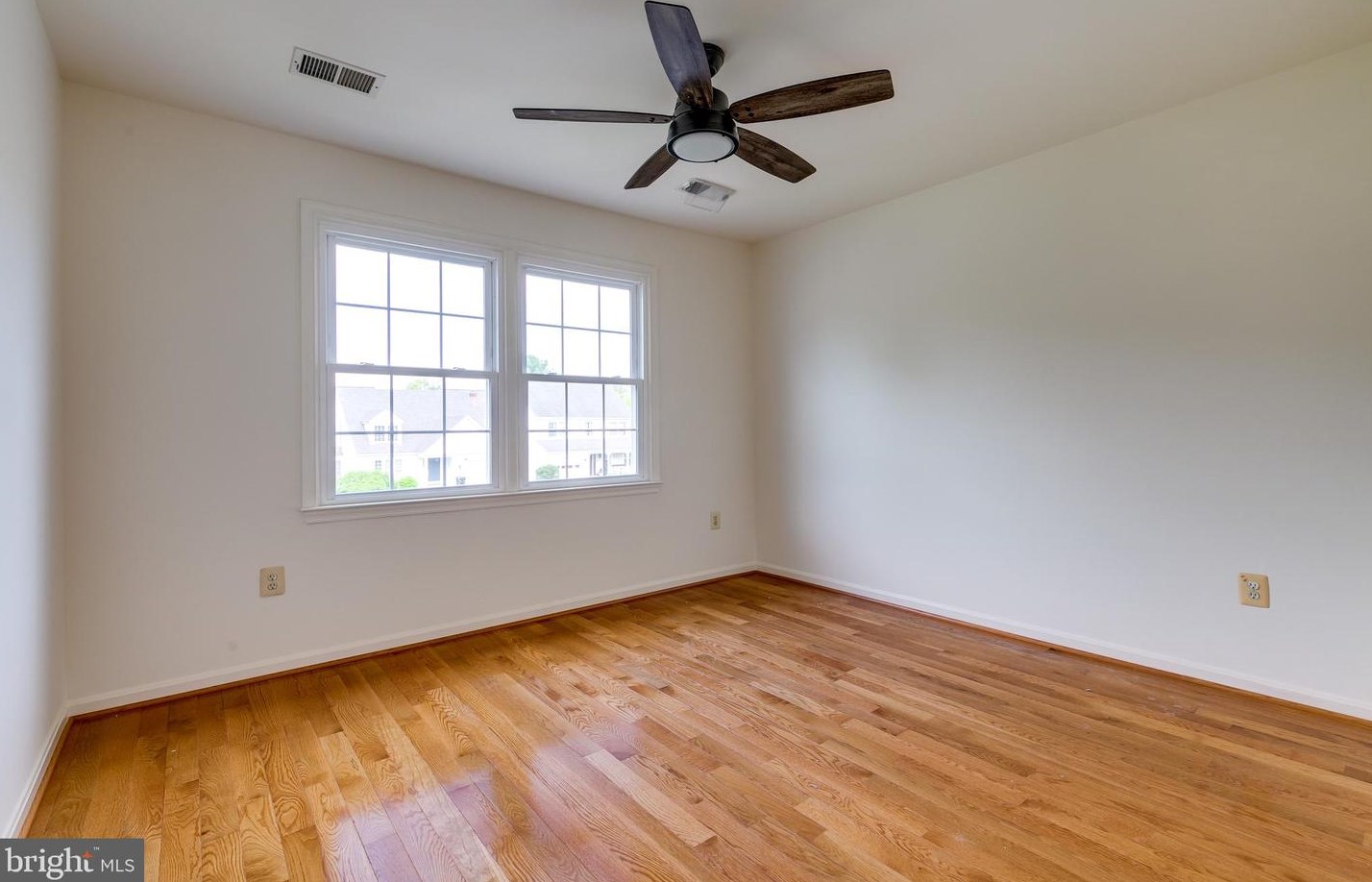 21066 Hawthorne Ct, Dulles VA  20164-2431 exterior