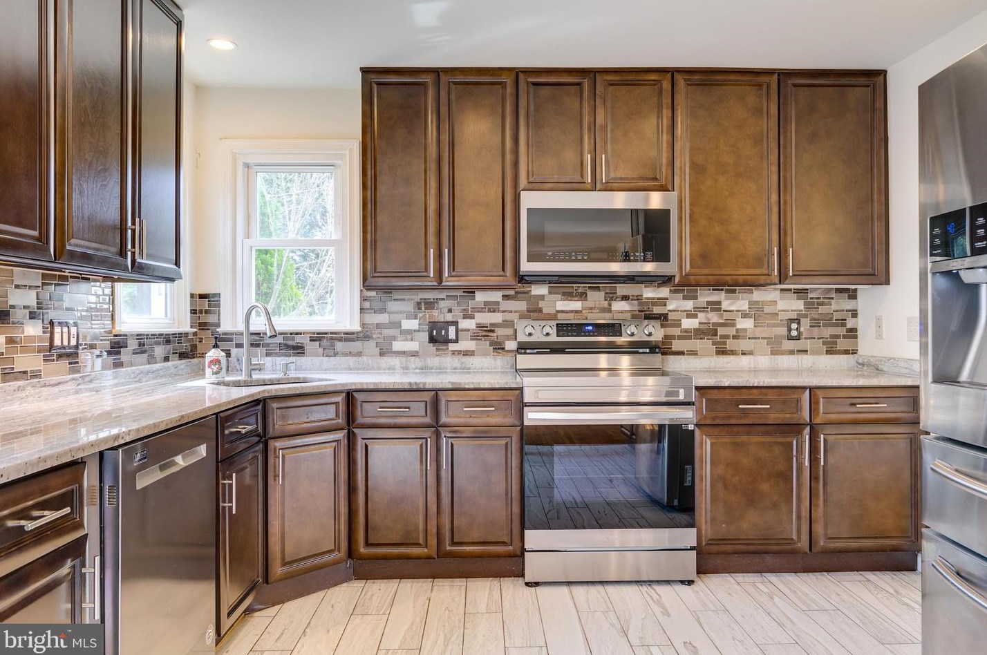 21066 Hawthorne Ct, Dulles VA  20164-2431 exterior