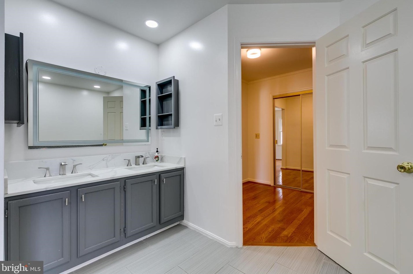 21066 Hawthorne Ct, Dulles VA  20164-2431 exterior