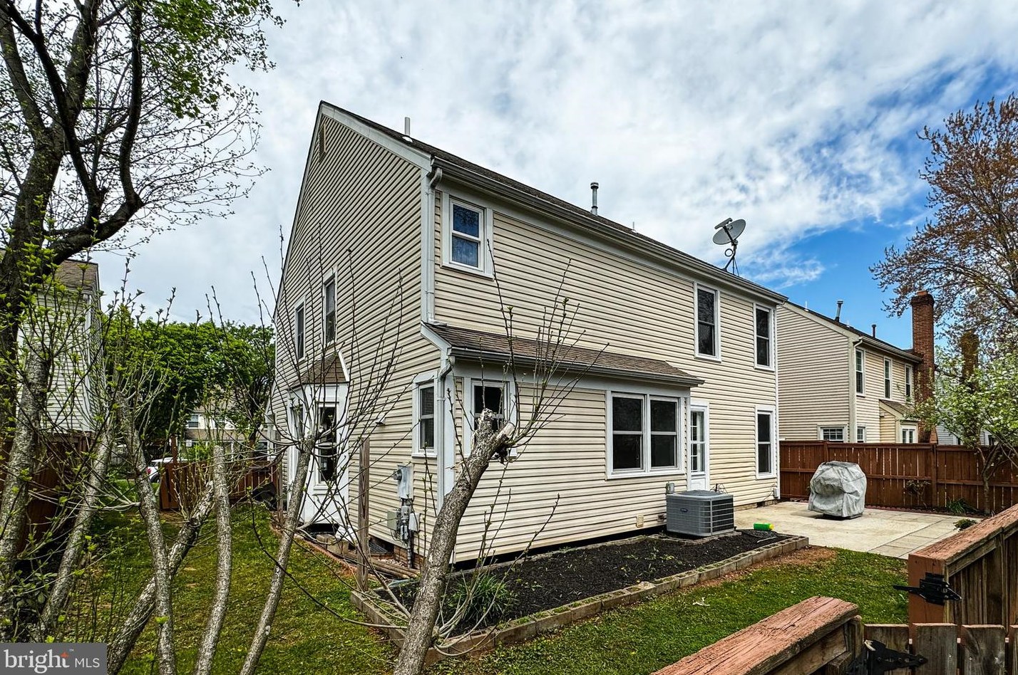 21066 Hawthorne Ct, Dulles VA  20164-2431 exterior