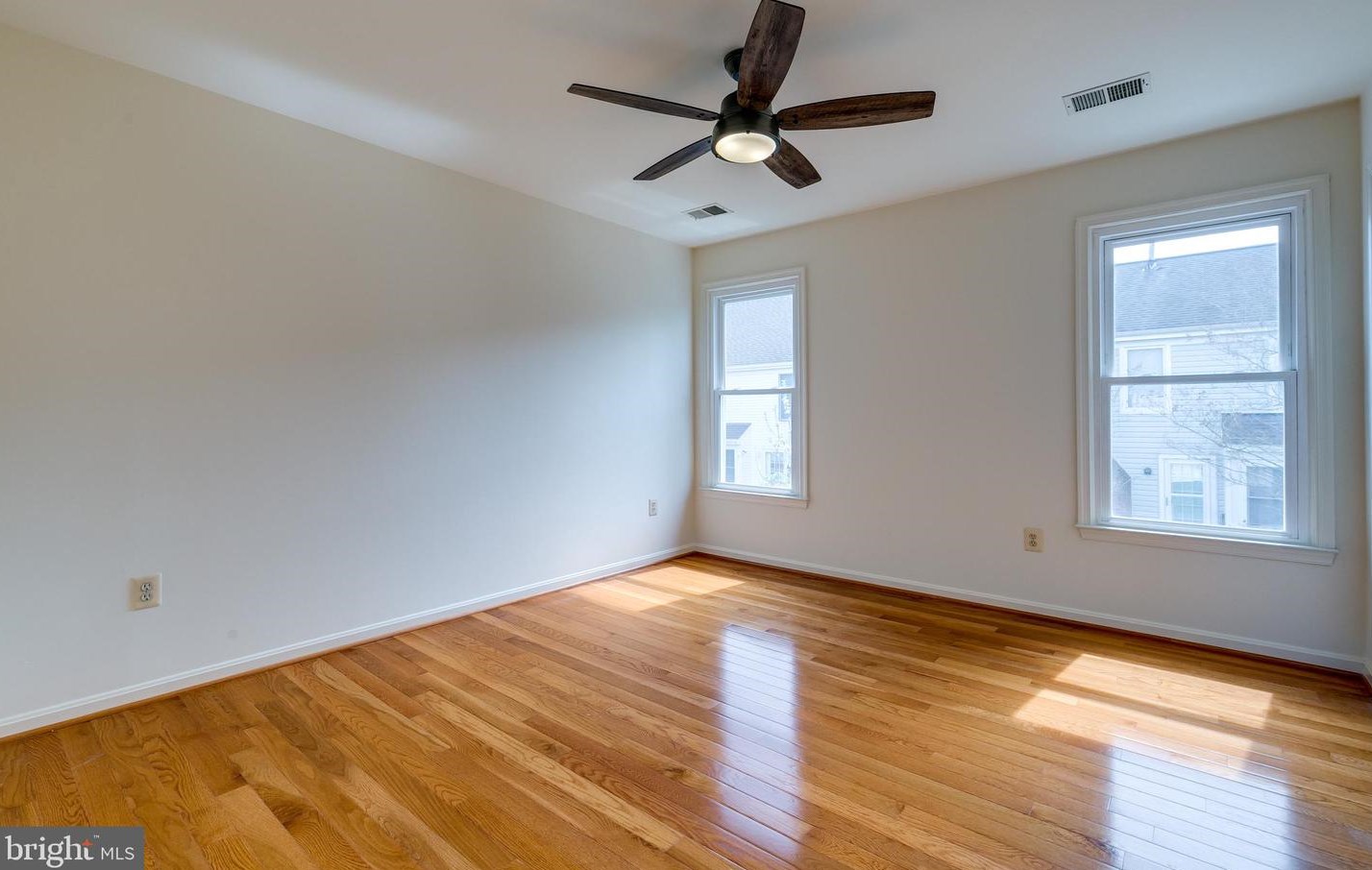 21066 Hawthorne Ct, Dulles VA  20164-2431 exterior
