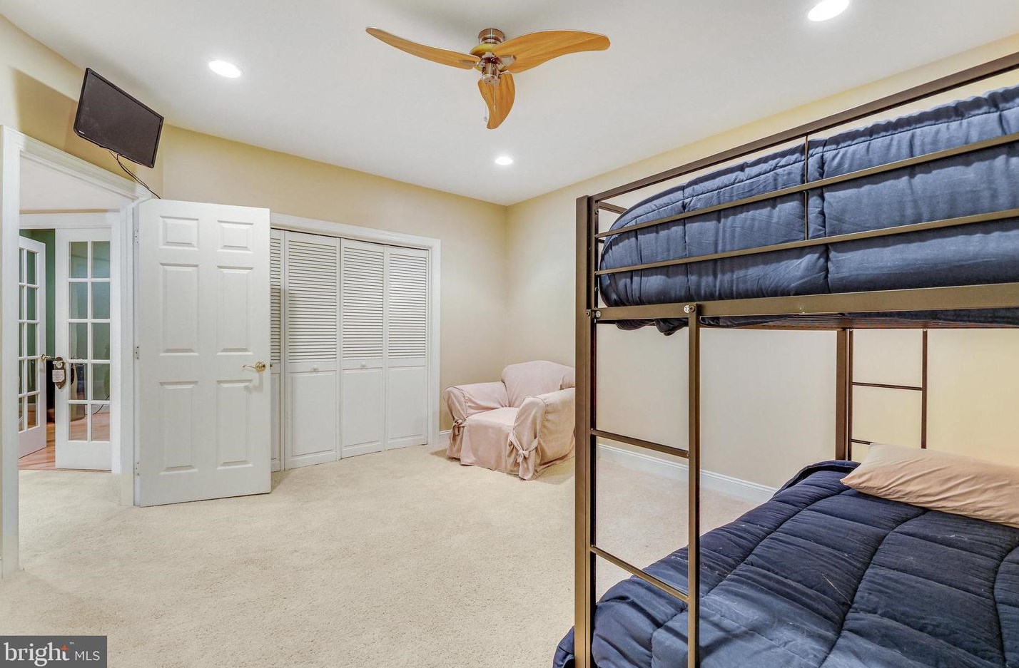 19060 Kipheart Dr, Leesburg VA  20176-8416 exterior