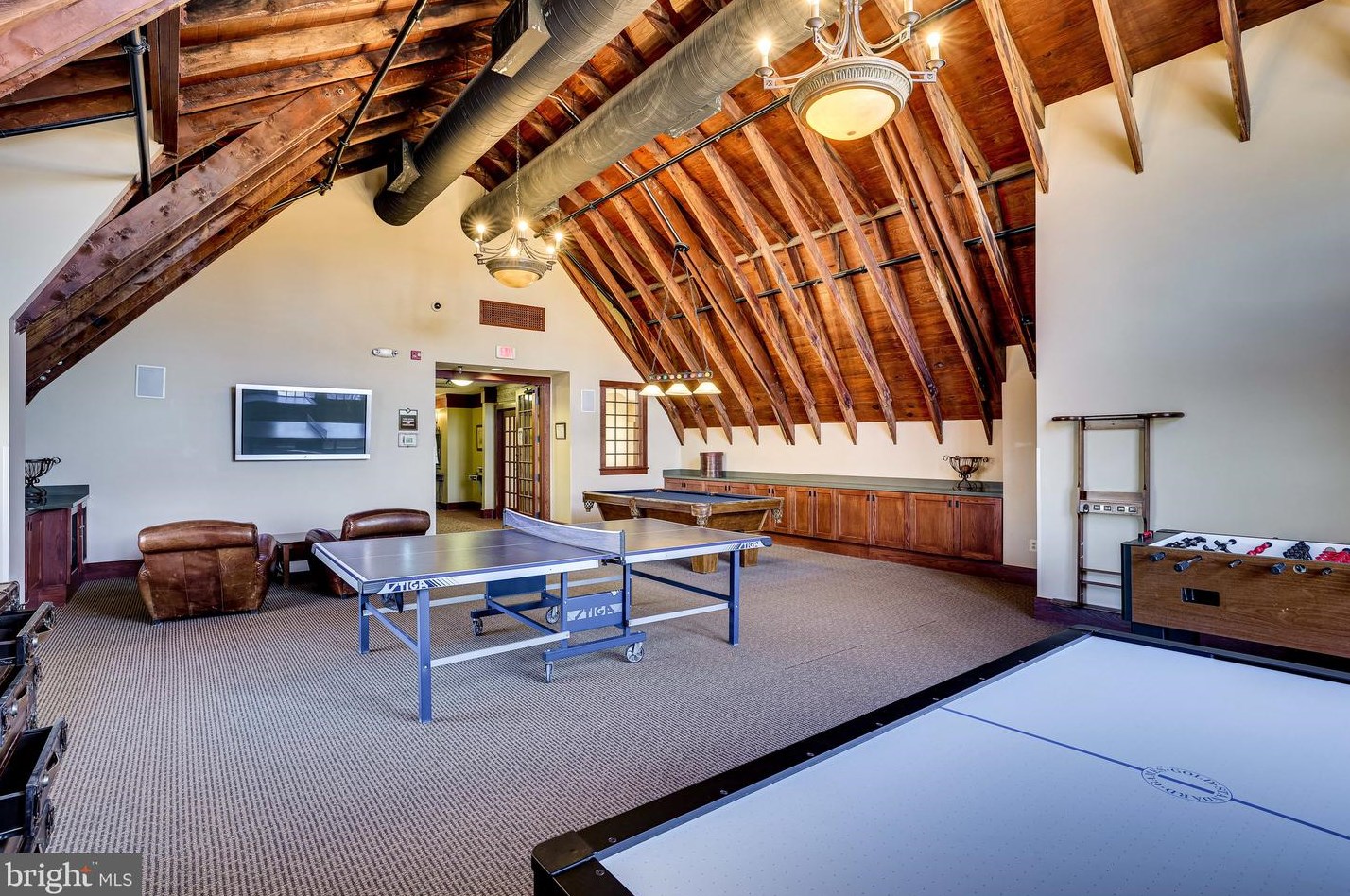 19060 Kipheart Dr, Leesburg VA  20176-8416 exterior