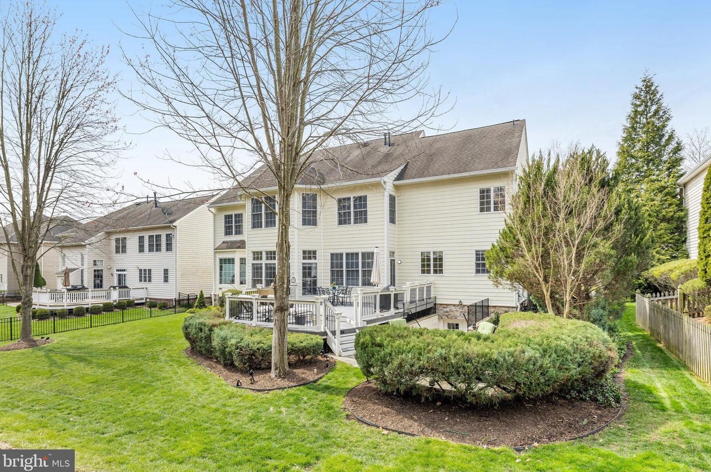 19060 Kipheart Dr, Leesburg VA  20176-8416 exterior