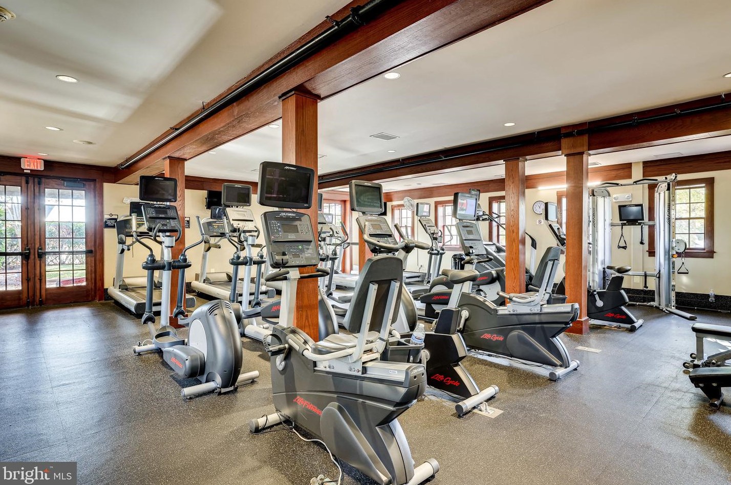 19060 Kipheart Dr, Leesburg VA  20176-8416 exterior