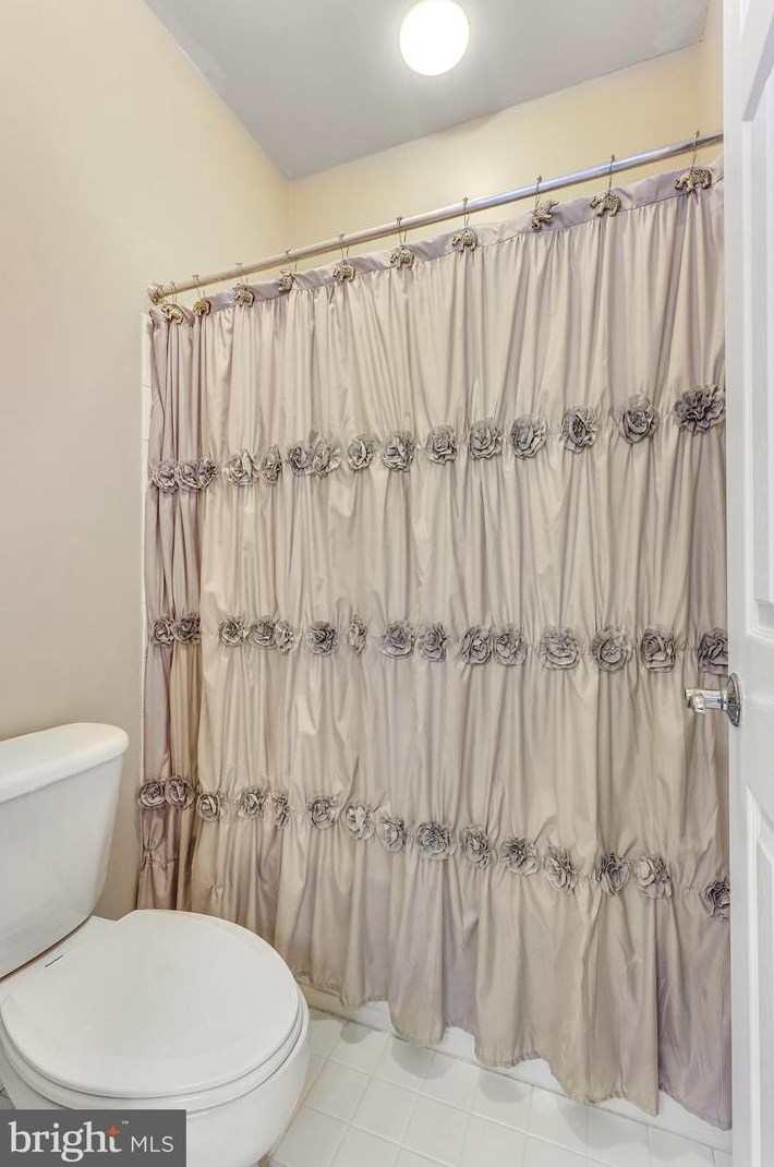 19060 Kipheart Dr, Leesburg VA  20176-8416 exterior