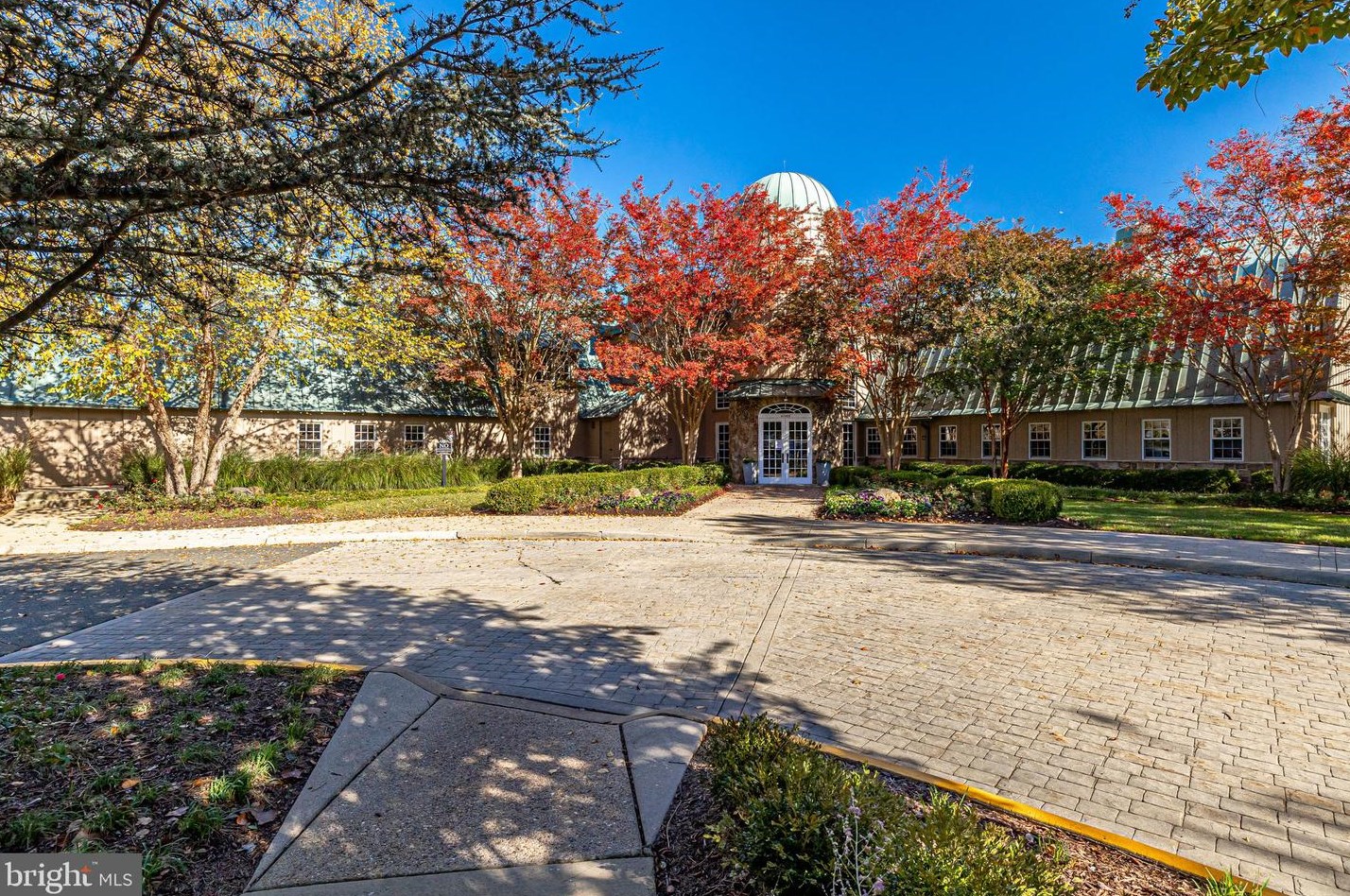 19060 Kipheart Dr, Leesburg VA  20176-8416 exterior