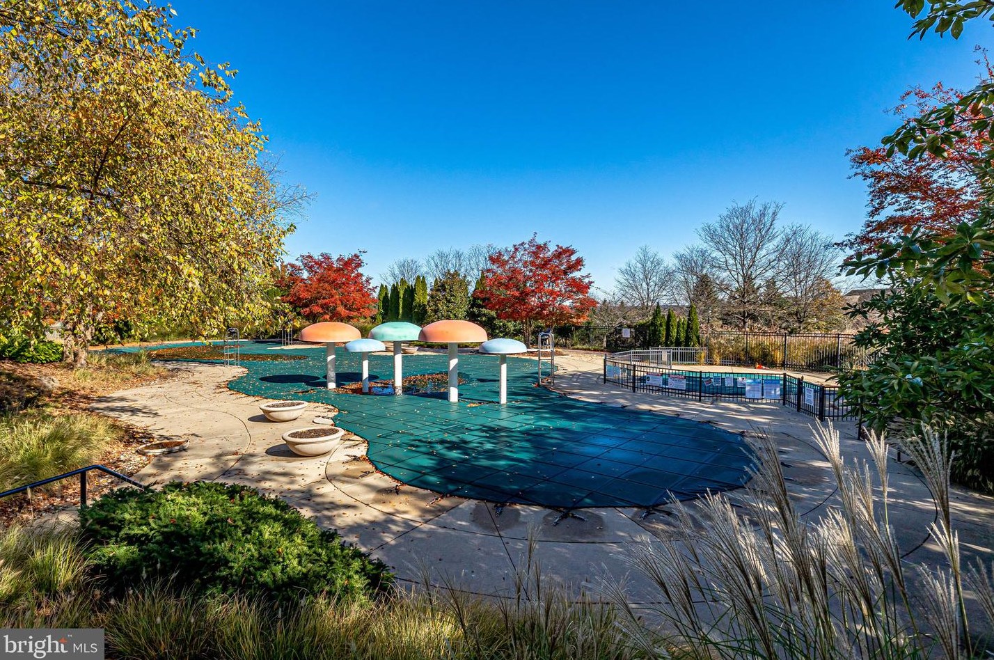 19060 Kipheart Dr, Leesburg VA  20176-8416 exterior