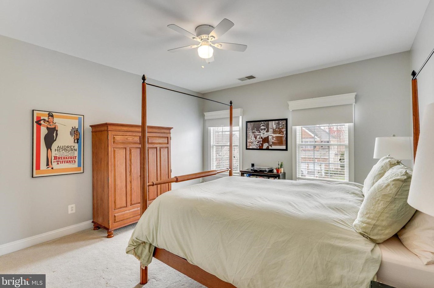 19060 Kipheart Dr, Leesburg VA  20176-8416 exterior