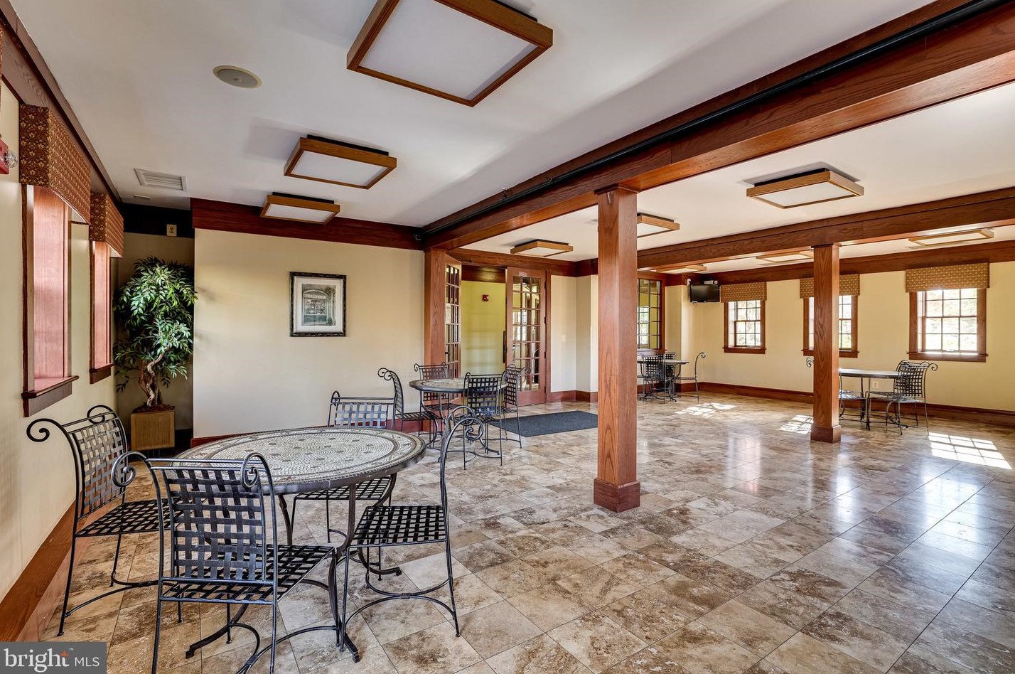 19060 Kipheart Dr, Leesburg VA  20176-8416 exterior