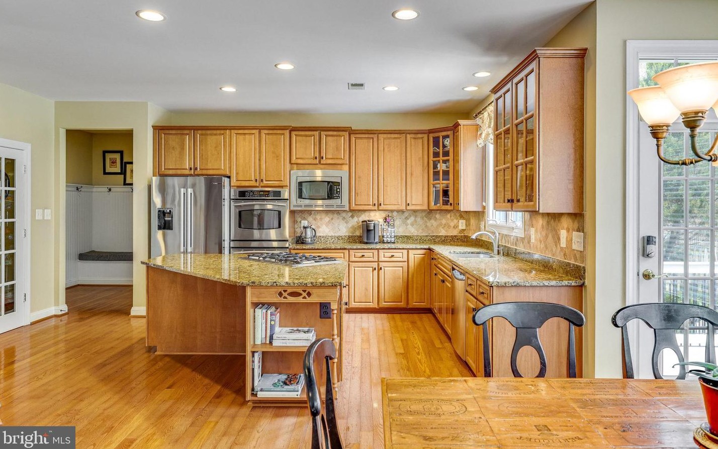 19060 Kipheart Dr, Leesburg VA  20176-8416 exterior