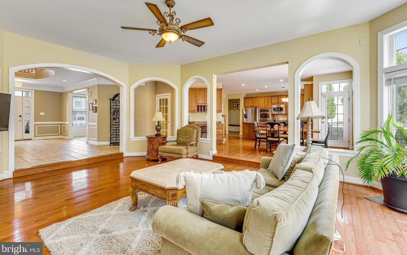 19060 Kipheart Dr, Leesburg VA  20176-8416 exterior