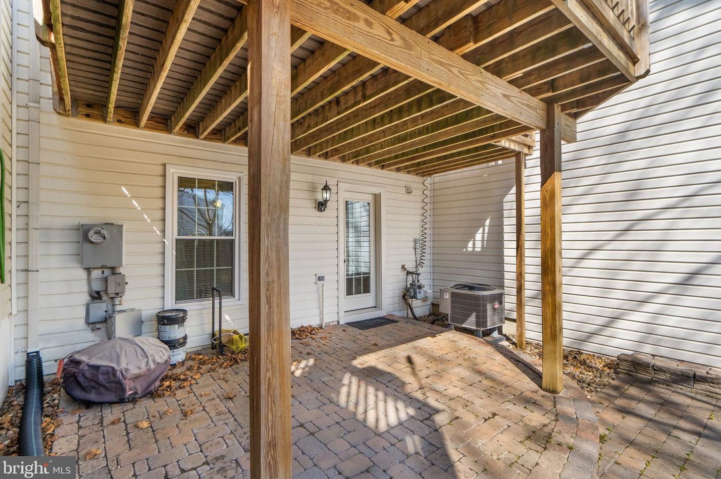 21979 Box Car Sq, Dulles VA  20166-3043 exterior
