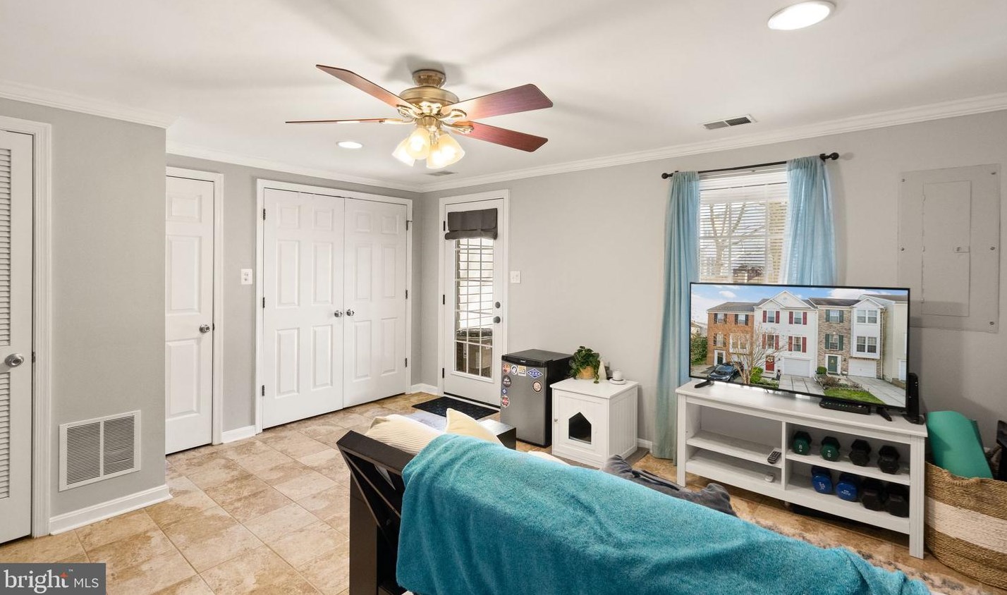 21979 Box Car Sq, Dulles VA  20166-3043 exterior