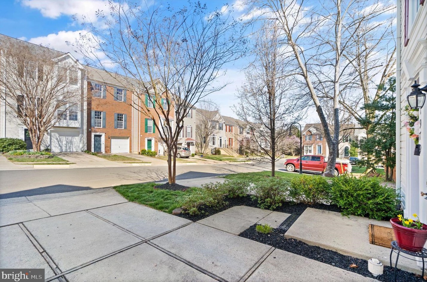 21979 Box Car Sq, Dulles VA  20166-3043 exterior