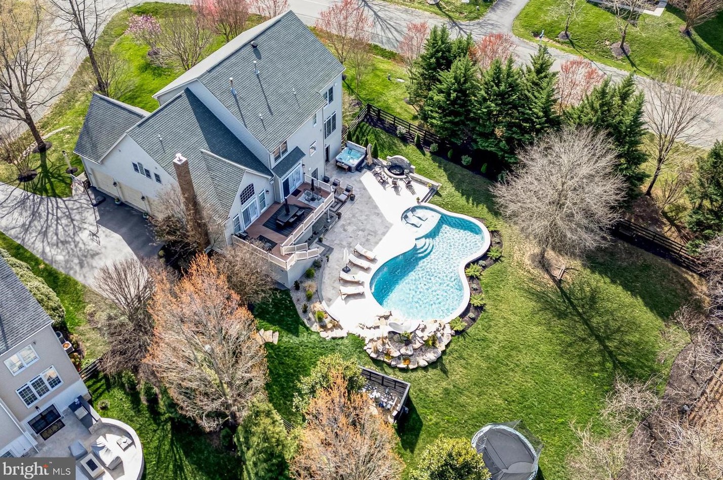 24156 Spring Meadow Cir, Stone Ridge VA  20105-3476 exterior