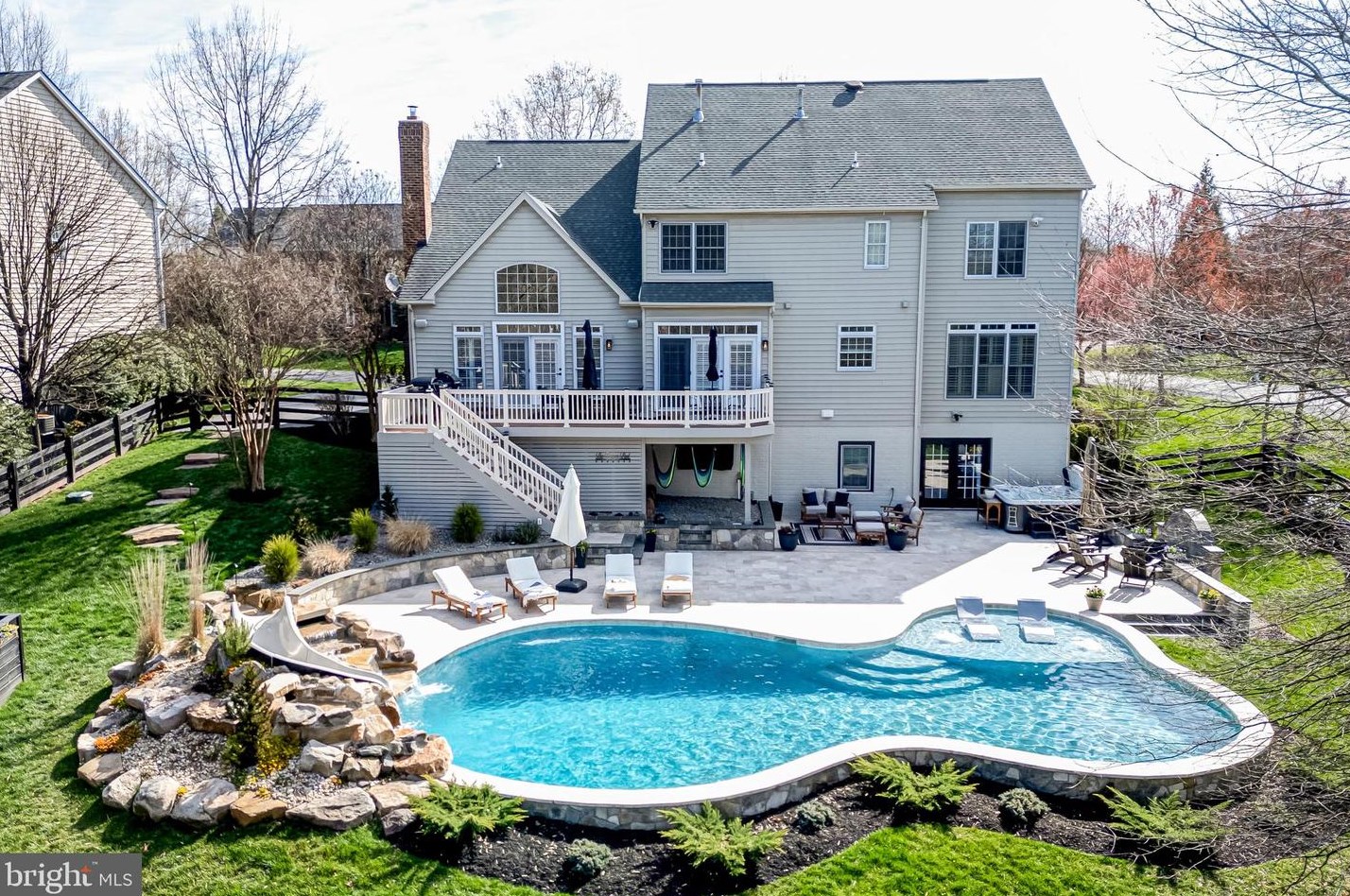 24156 Spring Meadow Cir, Stone Ridge VA  20105-3476 exterior