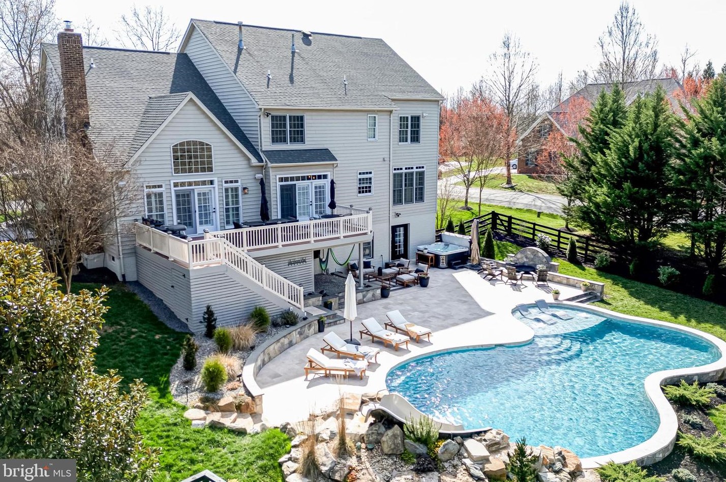 24156 Spring Meadow Cir, Stone Ridge VA  20105-3476 exterior