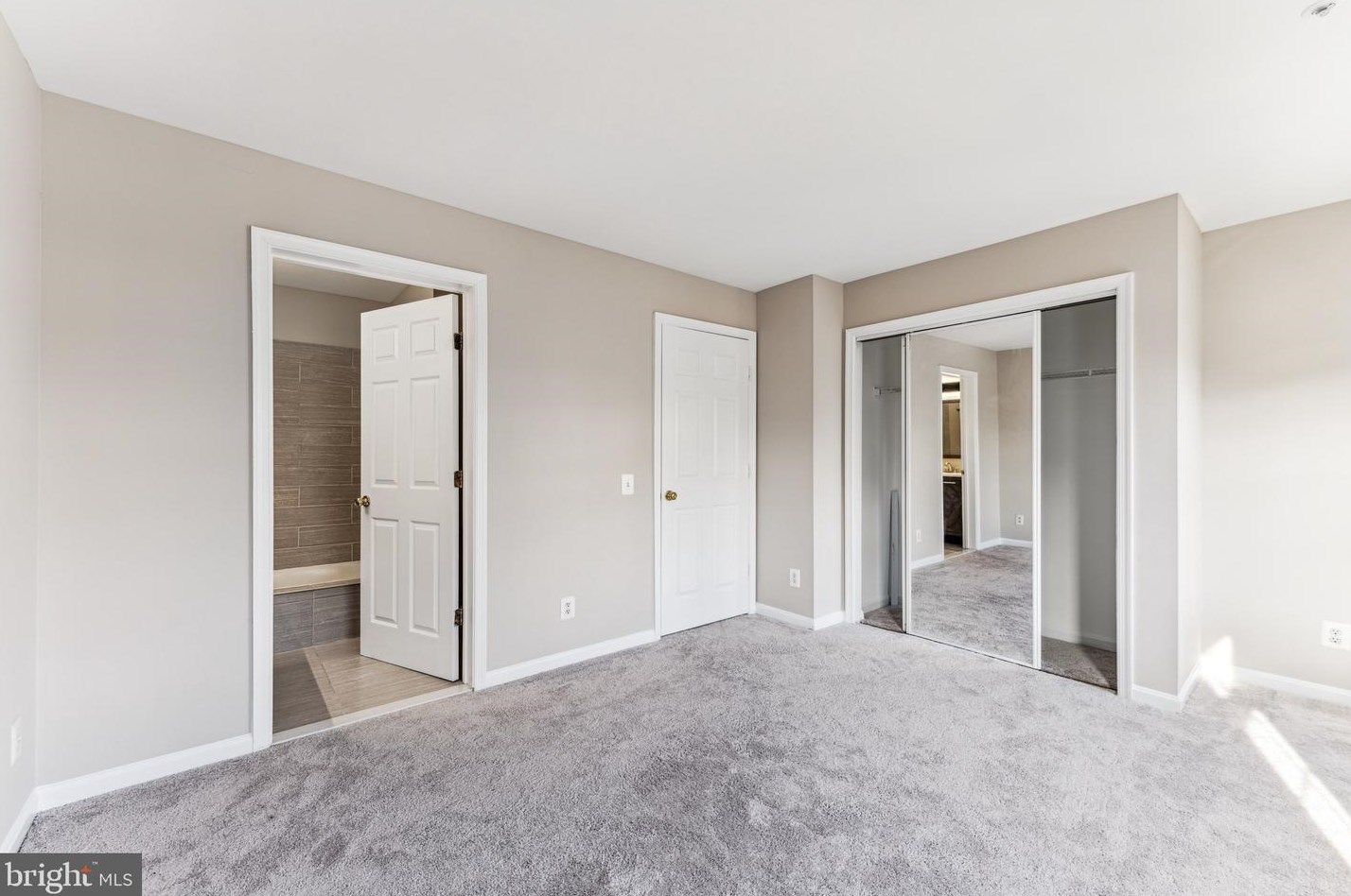 45484 Whistling Ter, Dulles VA  20166-6825 exterior