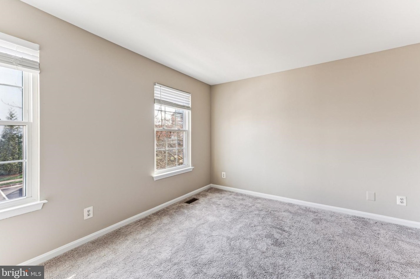 45484 Whistling Ter, Dulles VA  20166-6825 exterior