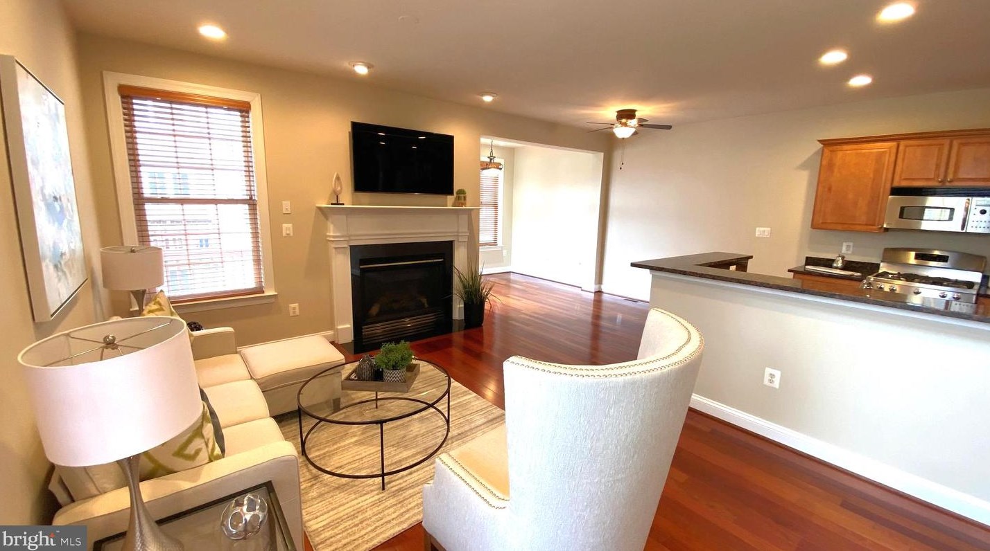 20361 Center Brook Sq, Dulles VA  20165-5183 exterior
