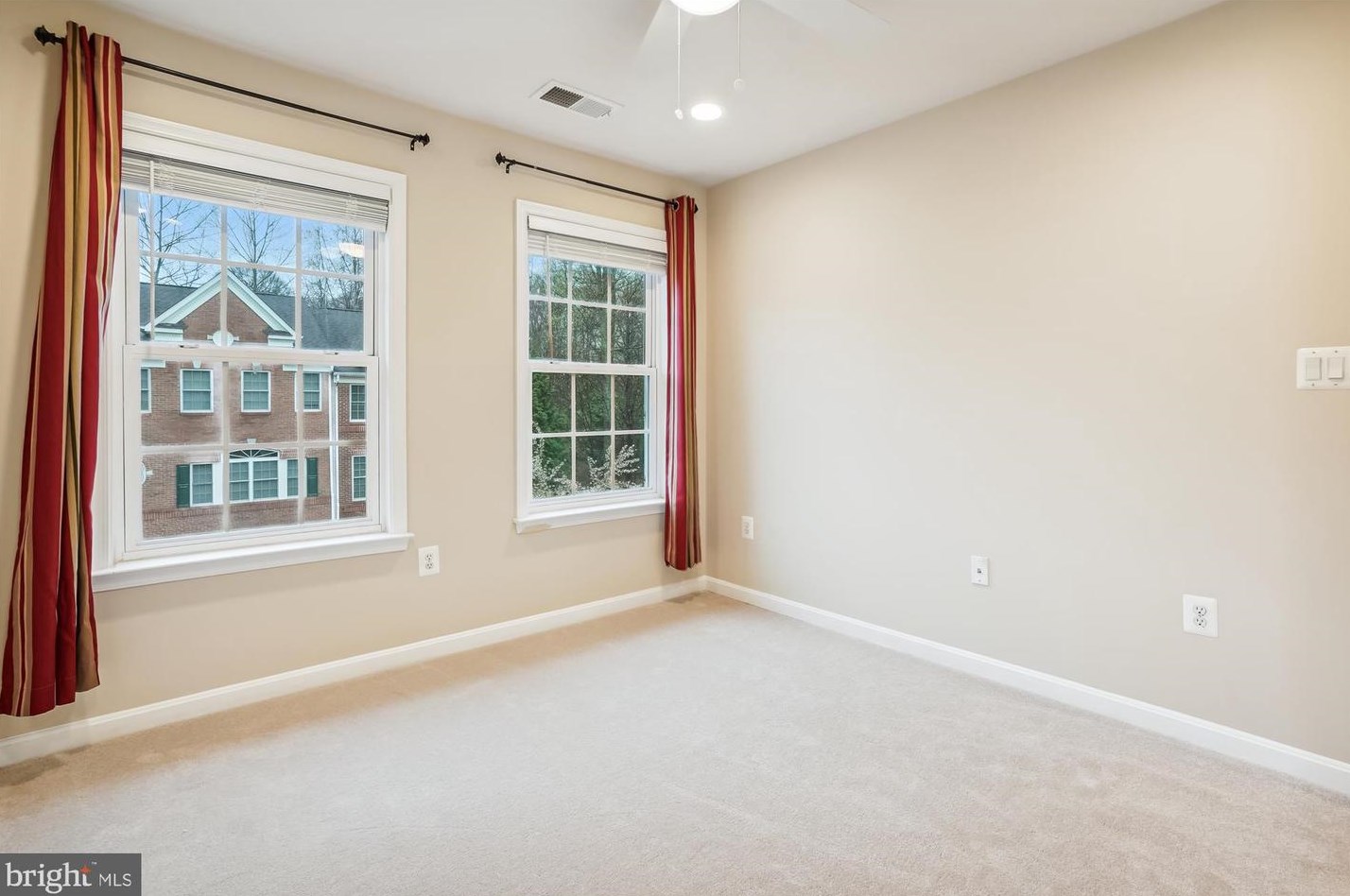 20361 Center Brook Sq, Dulles VA  20165-5183 exterior