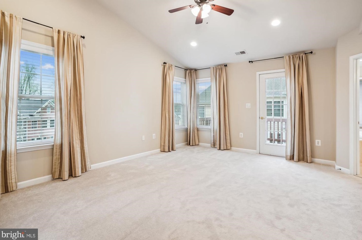 20361 Center Brook Sq, Dulles VA  20165-5183 exterior