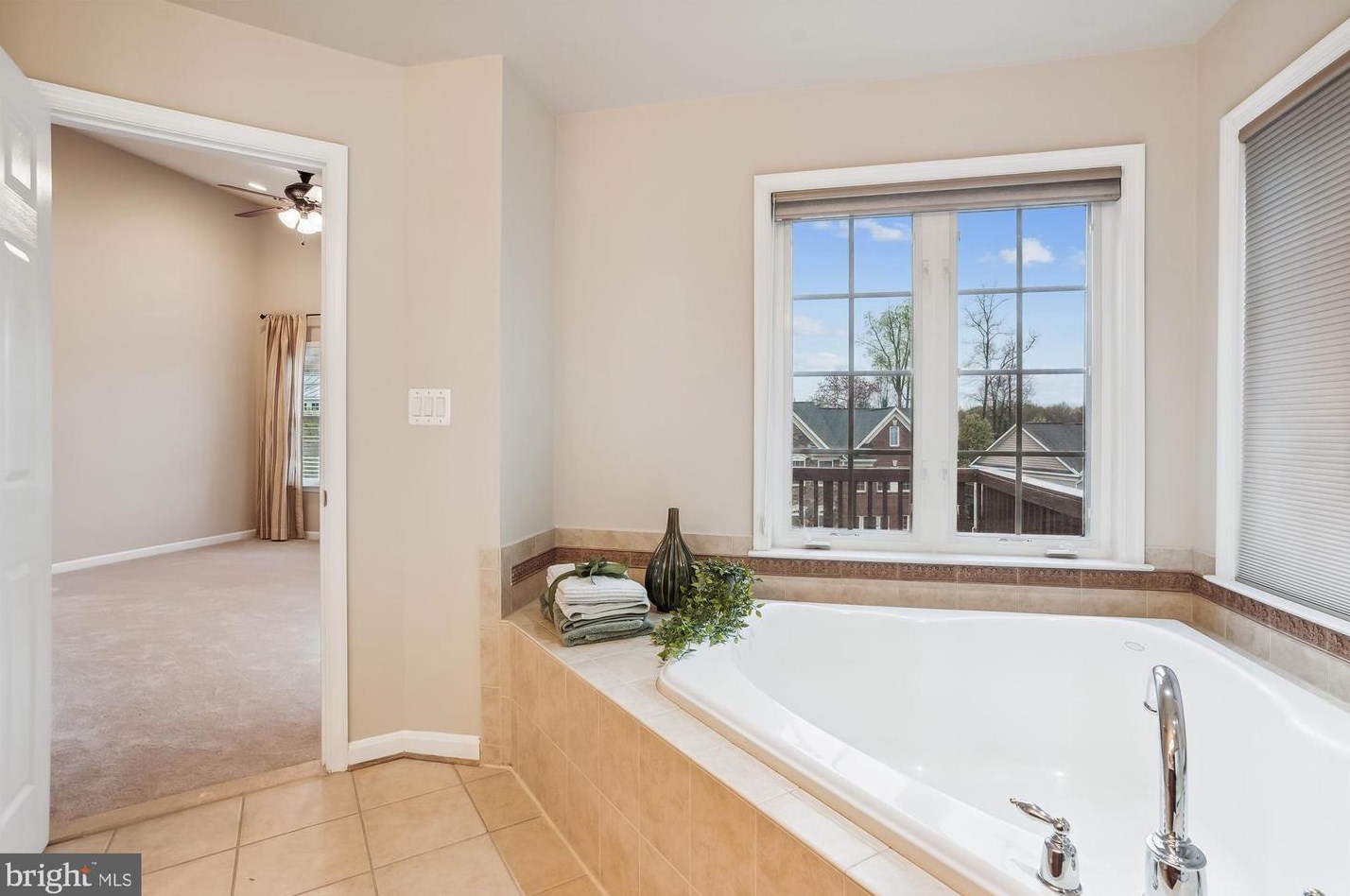 20361 Center Brook Sq, Dulles VA  20165-5183 exterior