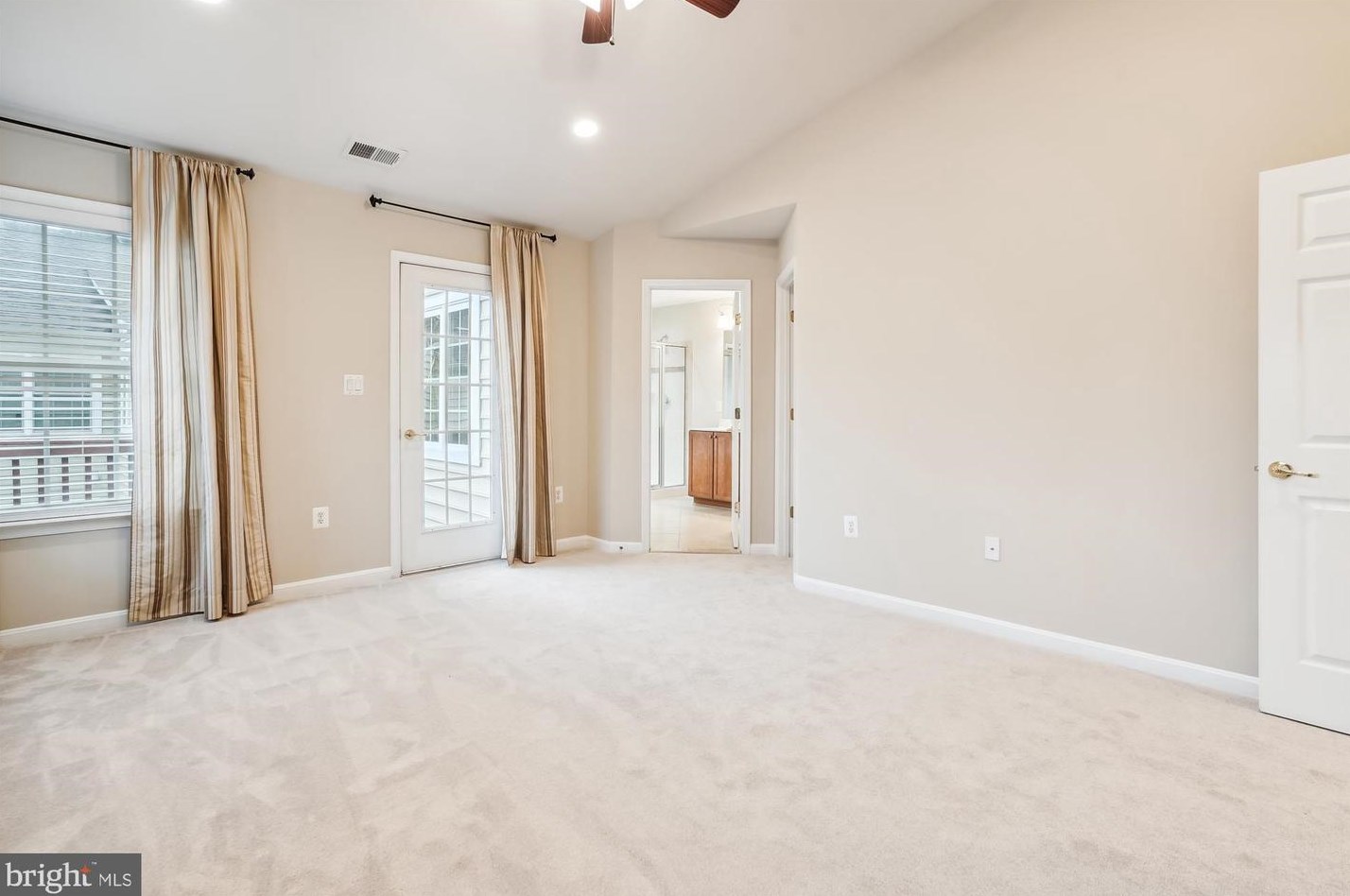 20361 Center Brook Sq, Dulles VA  20165-5183 exterior