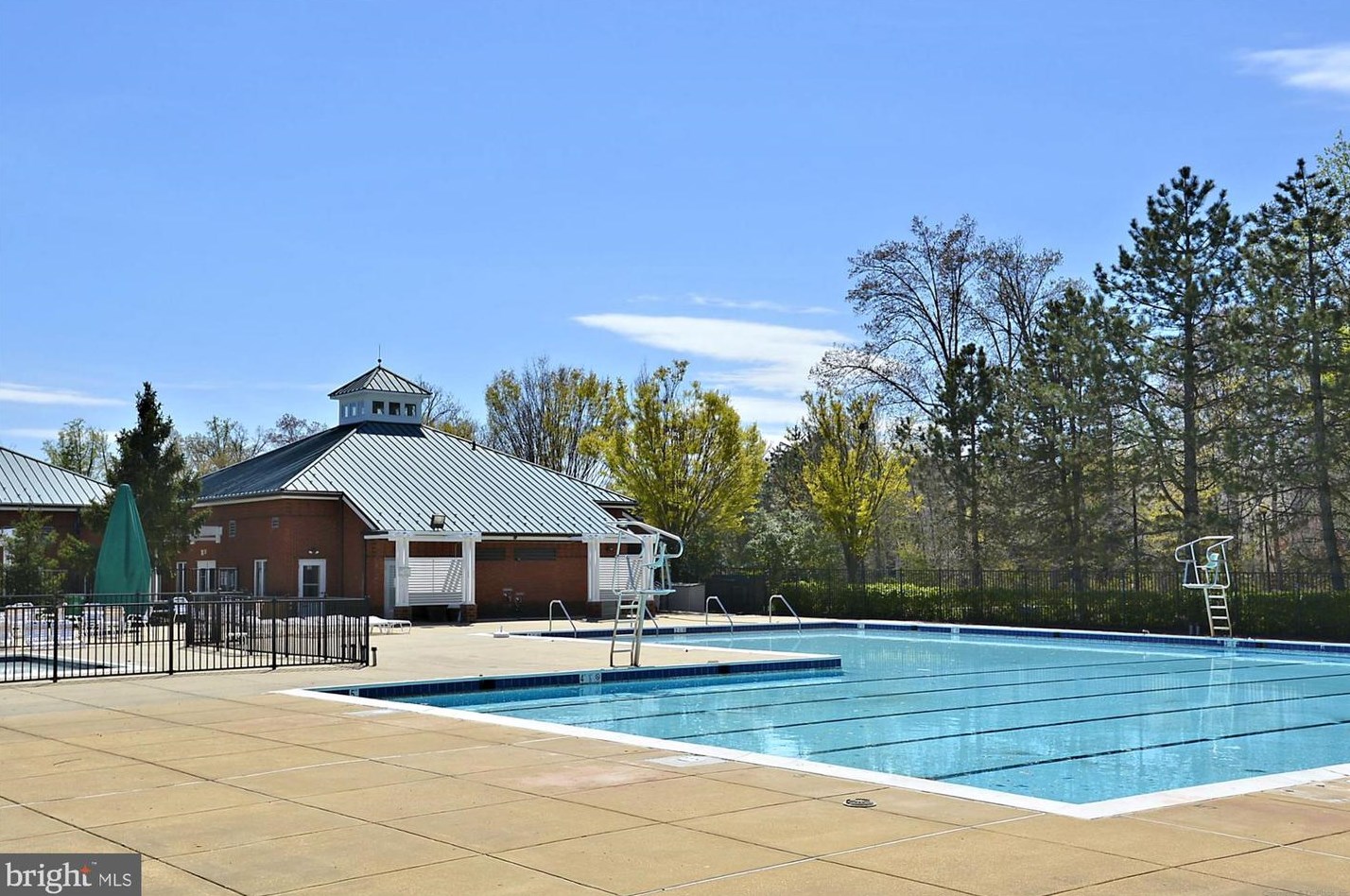 20361 Center Brook Sq, Dulles VA  20165-5183 exterior