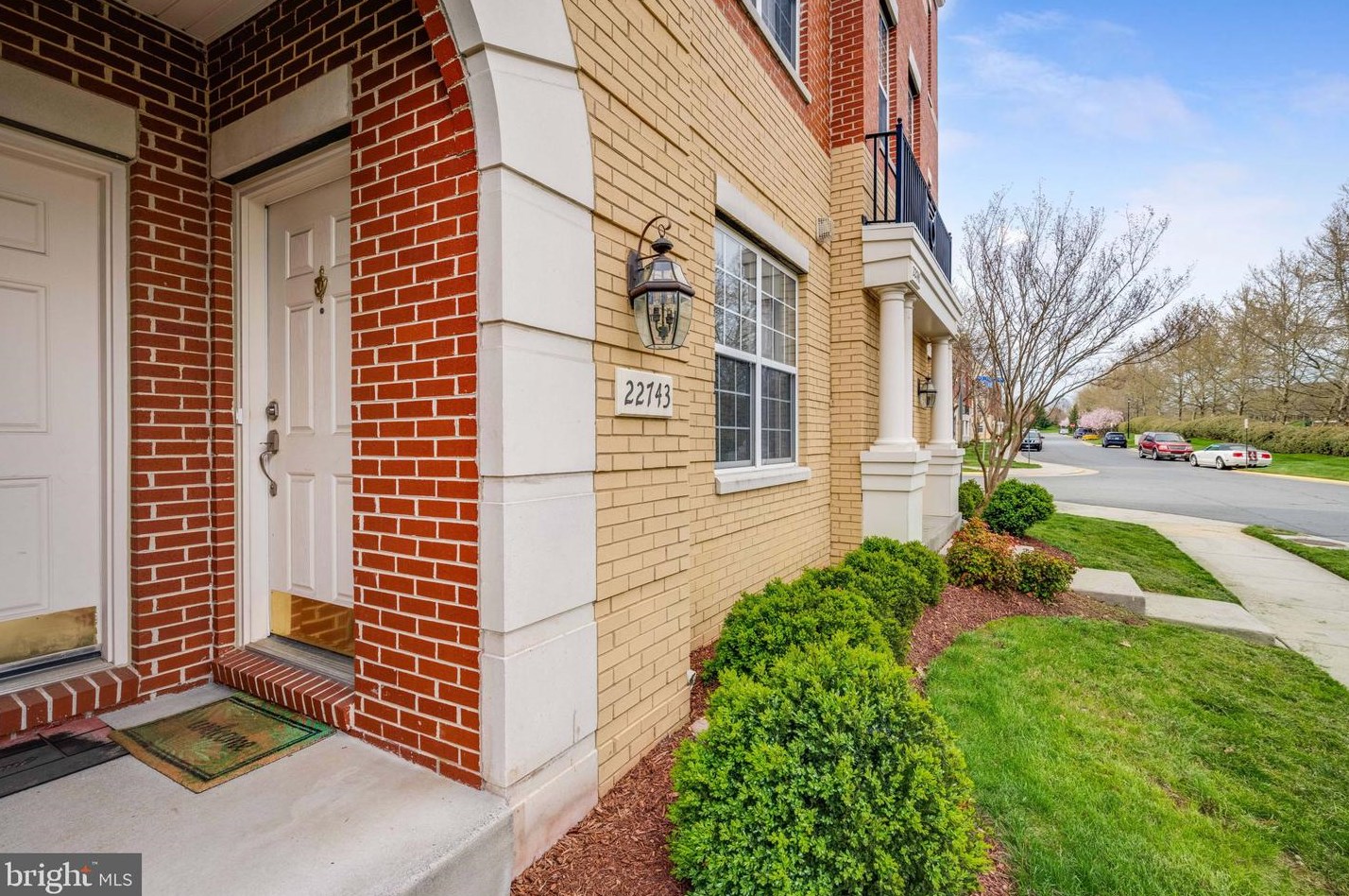 22743 Settlers Trail Ter, Ashburn VA  20148-6401 exterior