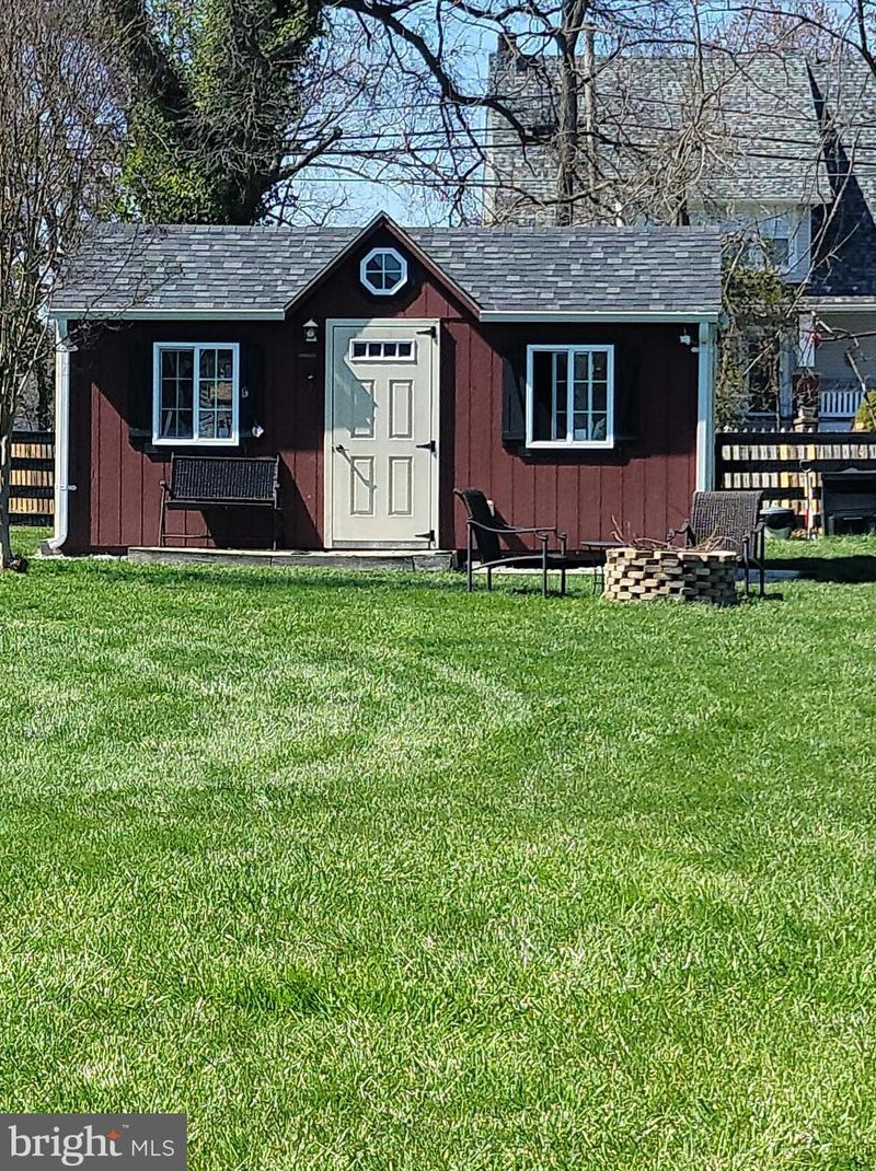 6 Locust St, Lovettsville VA  20180-8508 exterior