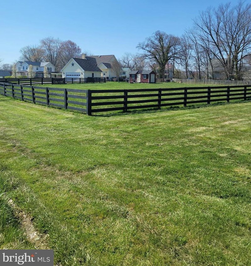 6 Locust St, Lovettsville VA  20180-8508 exterior