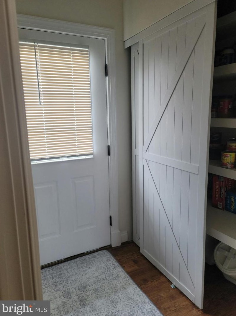6 Locust St, Lovettsville VA  20180-8508 exterior