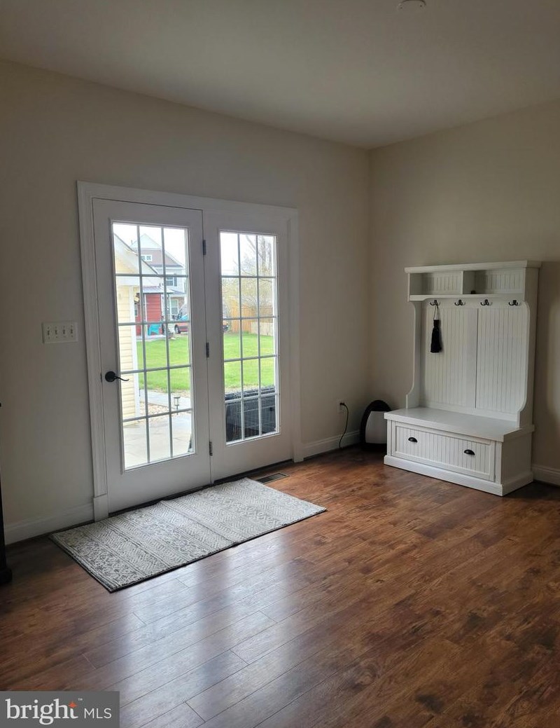 6 Locust St, Lovettsville VA  20180-8508 exterior