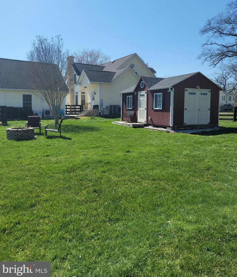6 Locust St, Lovettsville VA  20180-8508 exterior