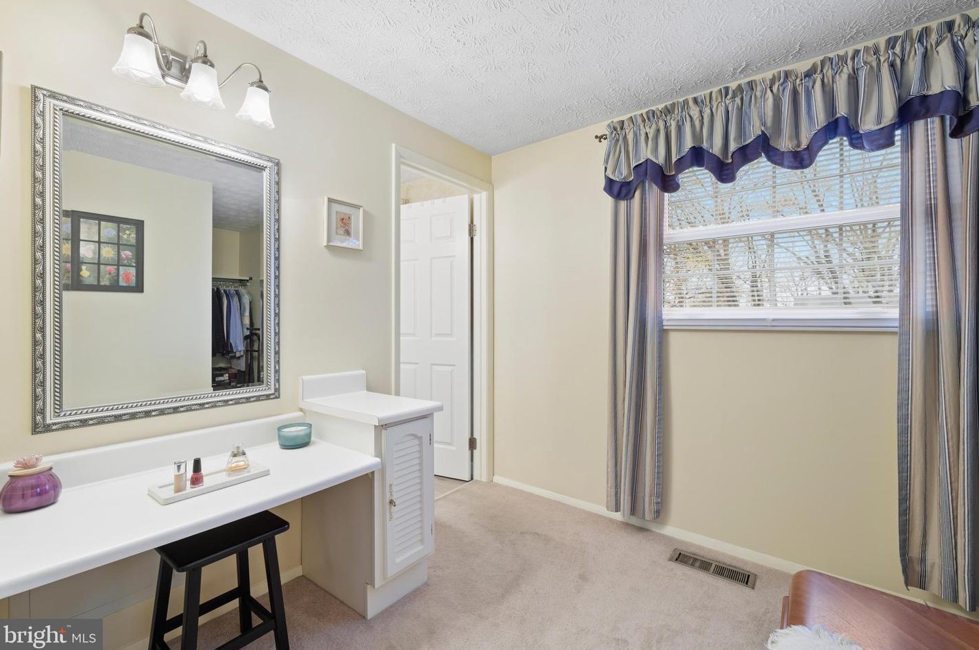 112 Caragana Ct, Dulles VA  20164-2830 exterior
