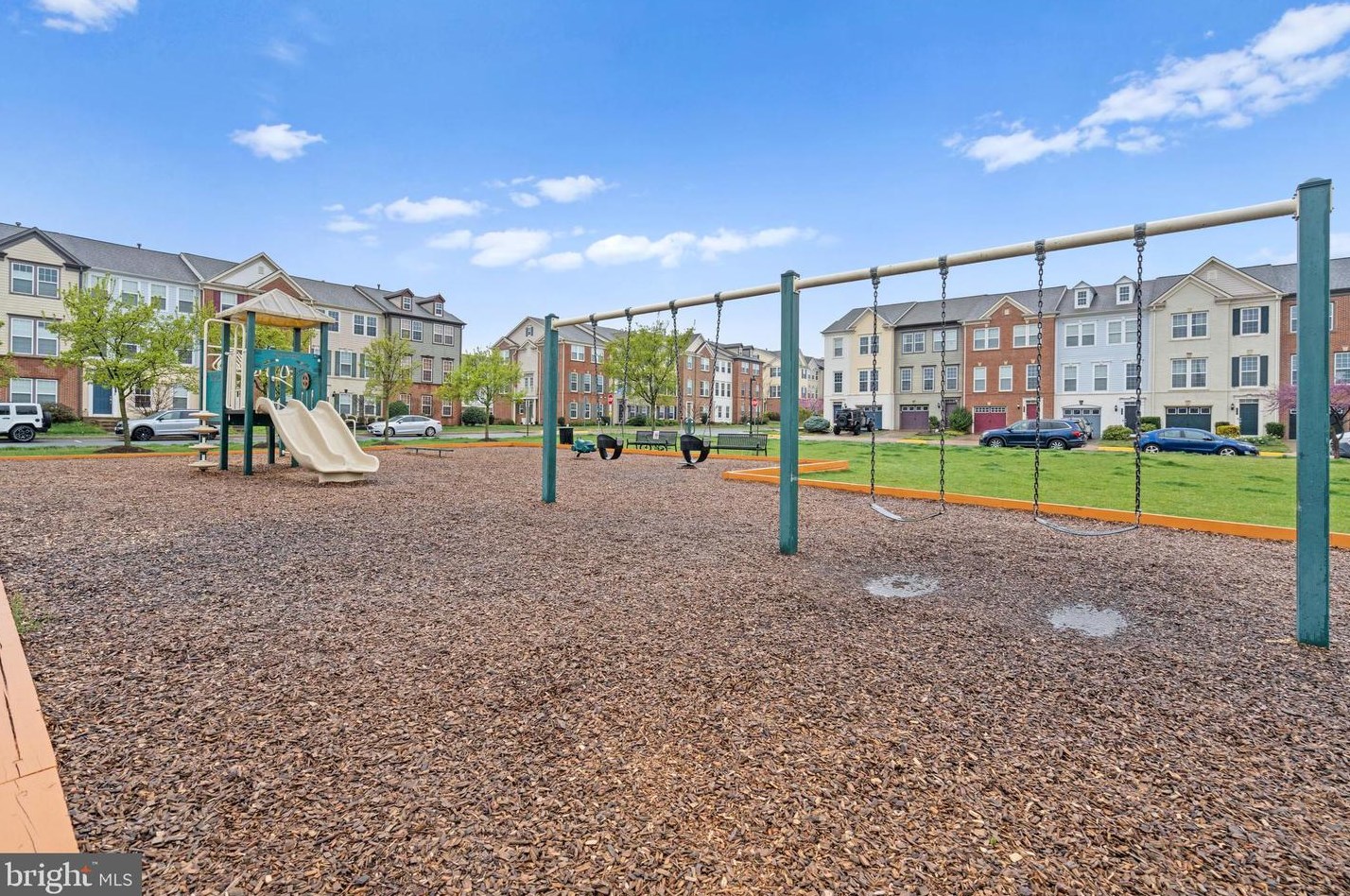 351 Pink Azalea Ter, Leesburg VA  20175-5436 exterior