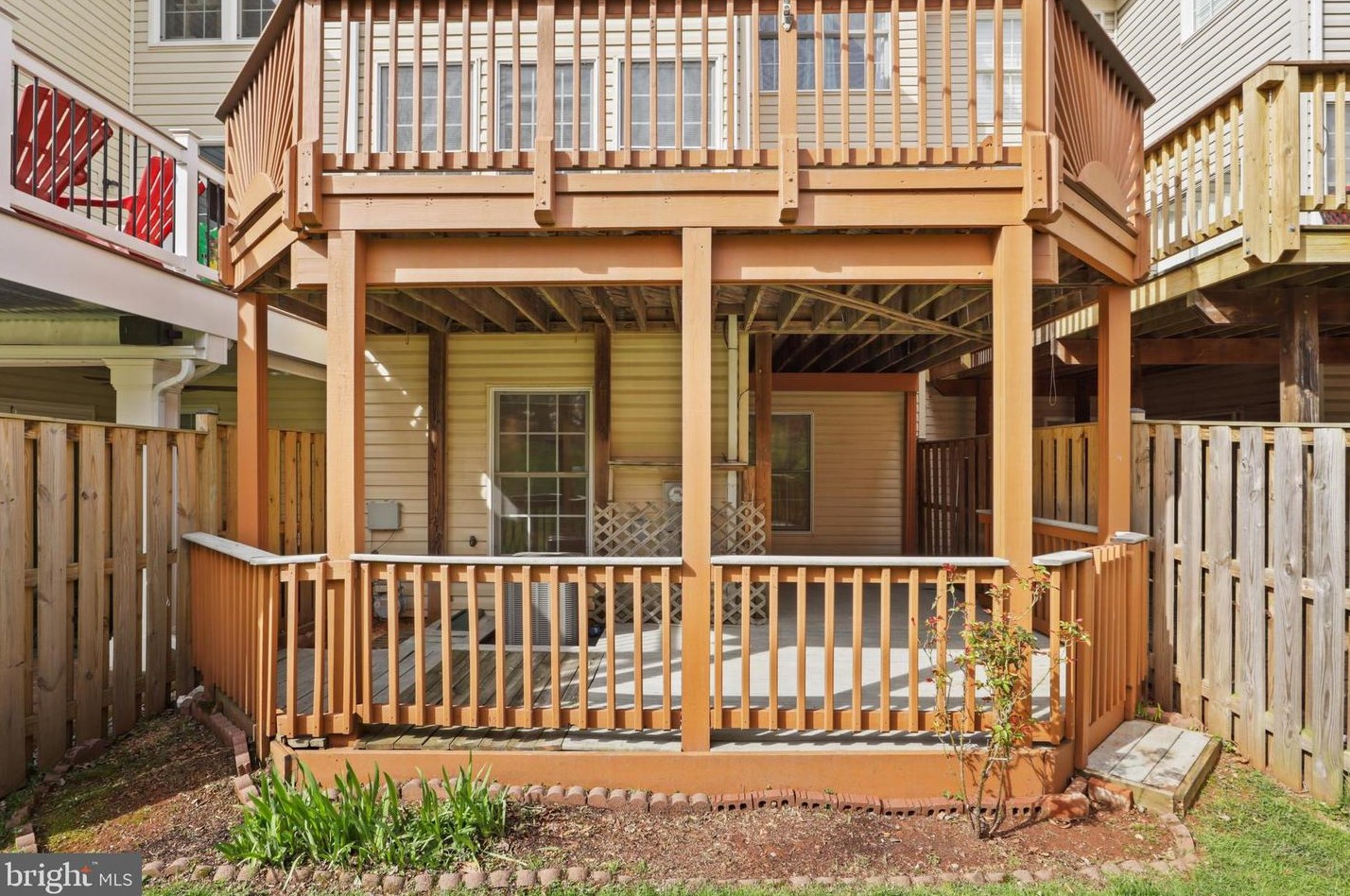 20932 Sandian Ter, Dulles VA  20165-5858 exterior