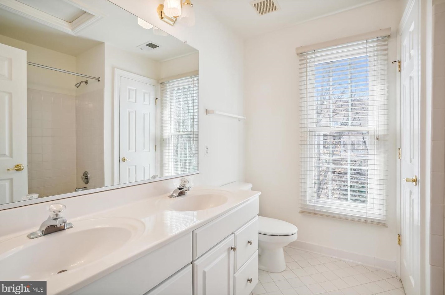 47553 Griffith Pl, Dulles VA  20165-5110 exterior