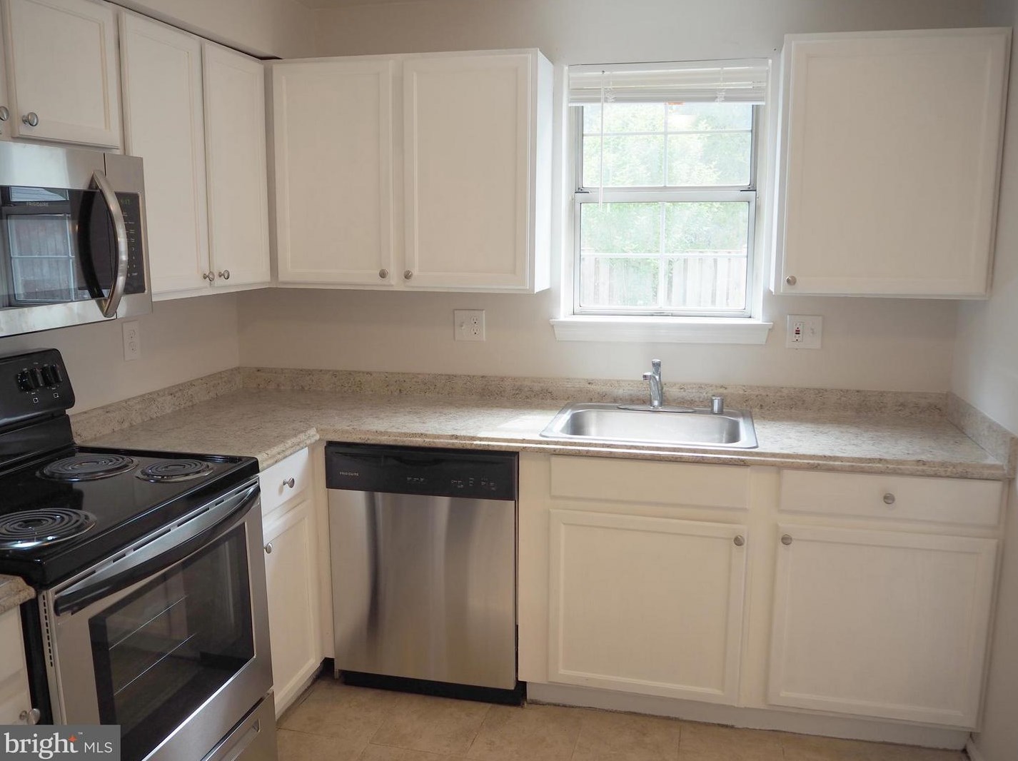 4 Dulany Ct, Dulles VA  20165-5614 exterior
