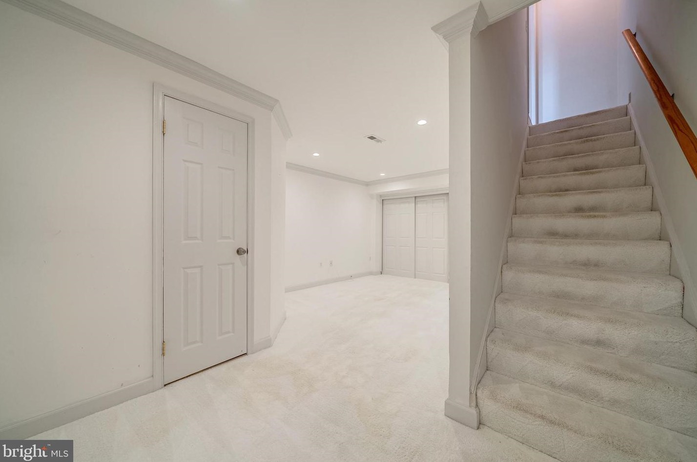 34 Quincy Ct, Dulles VA  20165-5753 exterior